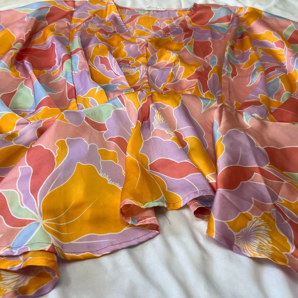 Silky Floral Multicolor Top - Picture 3 of 4